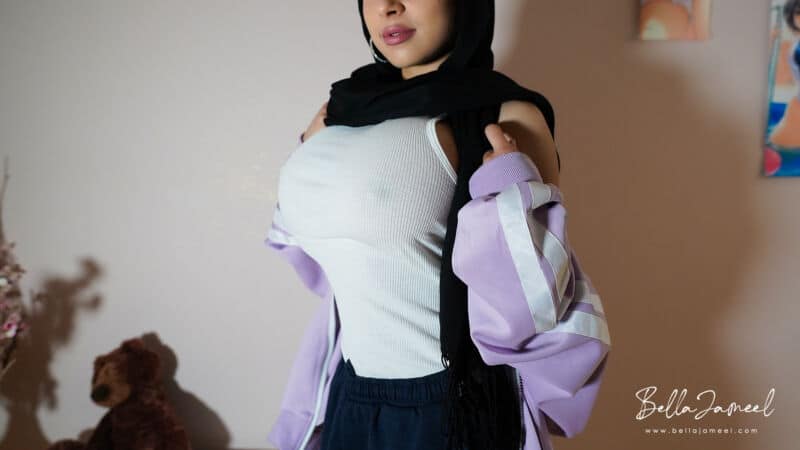 Hijabi Bella: The Ultimate Muslim Milf Experience
