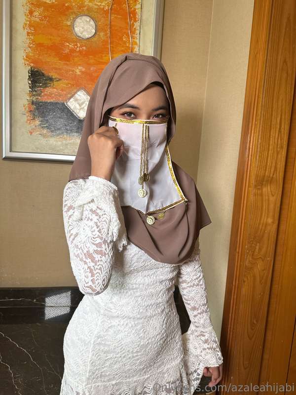 Muslim Milf’s Intimate Hijabi Dreams ?