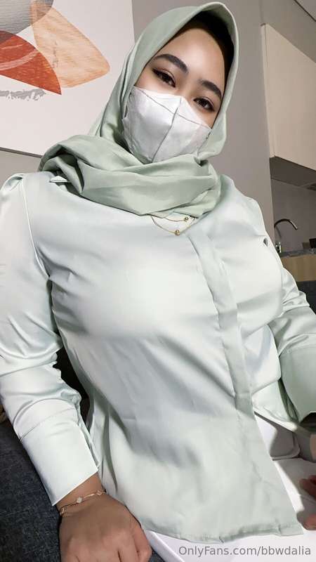 Muslim Milf Hijabi Leaks – Silk Seduction in Modest Beauty