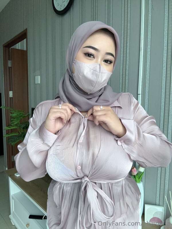 Muslim Hijabi Sensual Encounter: Authentic & Raw