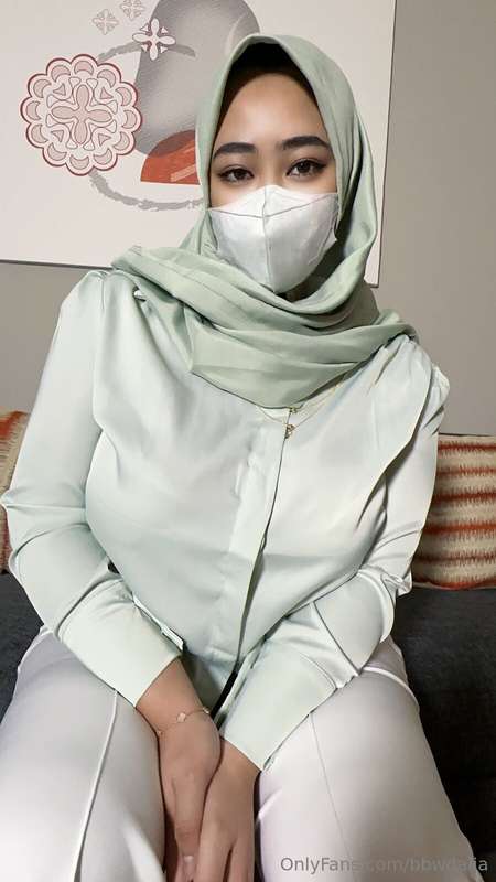 Muslim Milf Leaks: Hijabi Reveals Her Desires ✨