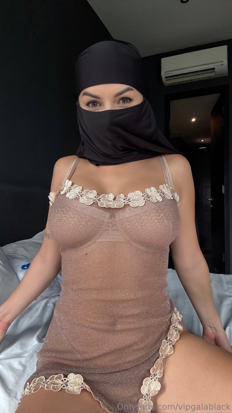 Muslim Milf Leaks: Hijabi Girl Reveals Her Desires – OnlyFans