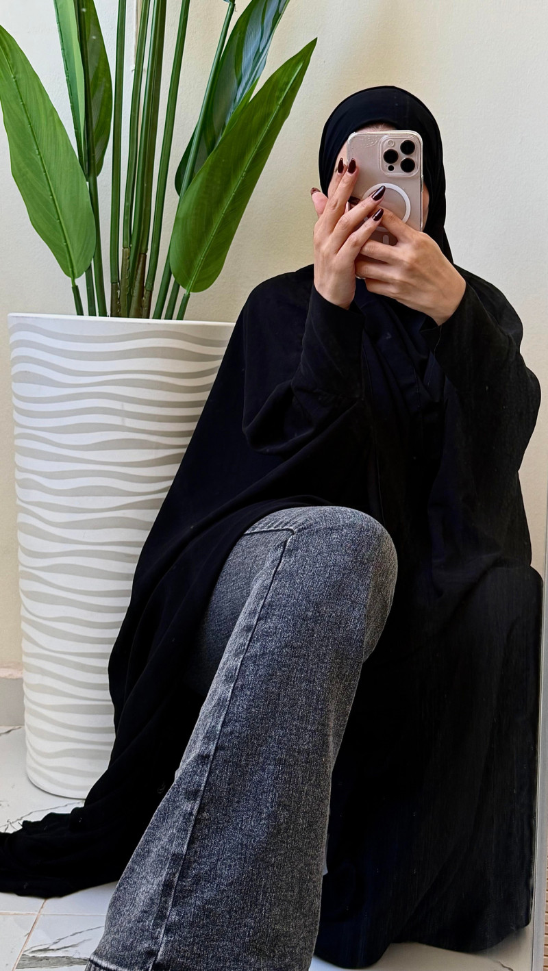 Hijabi Milf Tease: Unveiling the Secrets Under My Abaya