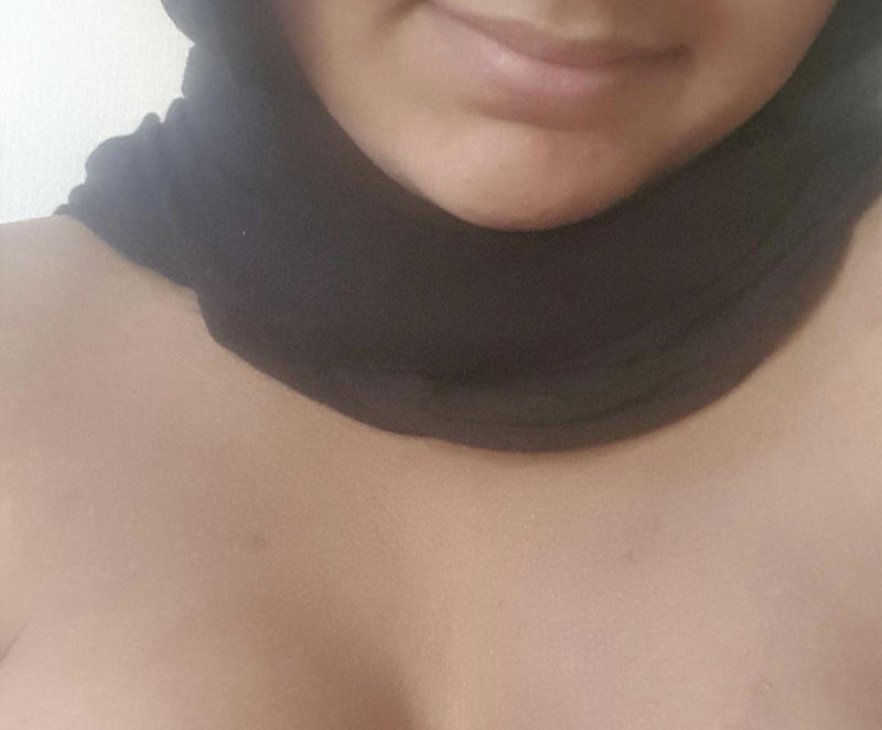Shy Muslim Hijabi Teen Reveals All in Debut Post